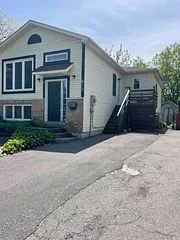 679 Frobisher Court Main, Oshawa, ON L1J 8M9