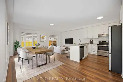 Att/Row/Townhouse in Whitby