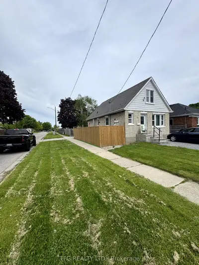 Triplex in Oshawa