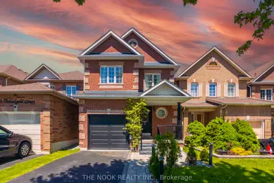 Detached in Whitby