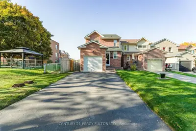 Detached in Whitby