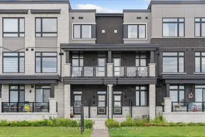 Condo Townhouse in Pickering