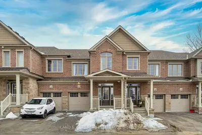 Att/Row/Townhouse in Scugog