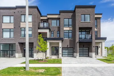 Att/Row/Townhouse in Toronto