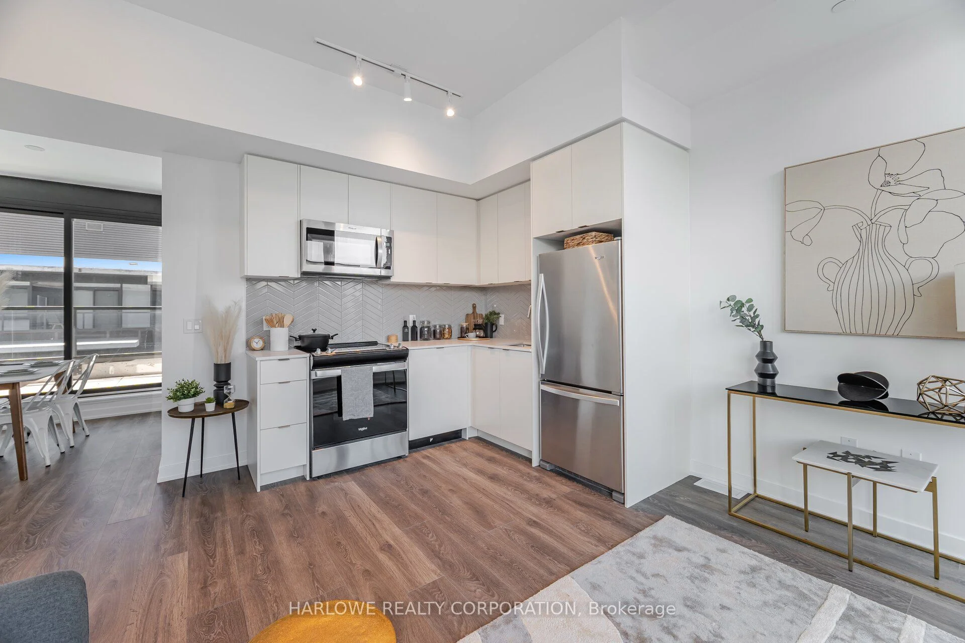 1612 Charles Street PH423 C, Whitby, ON L1N 0P1