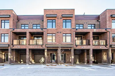 Condo Townhouse in Pickering
