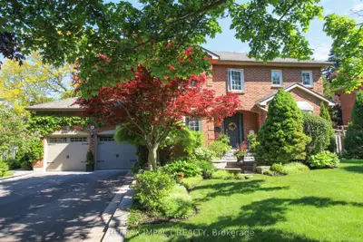 Detached in Whitby