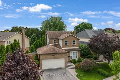 Detached in Whitby
