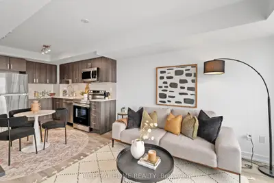 Condo Apartment in Pickering