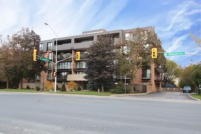 Condo Apartment in Oshawa