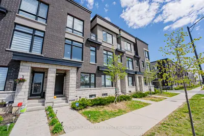 Att/Row/Townhouse in Pickering