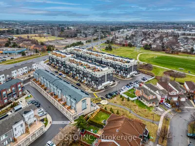 Condo Townhouse in Pickering