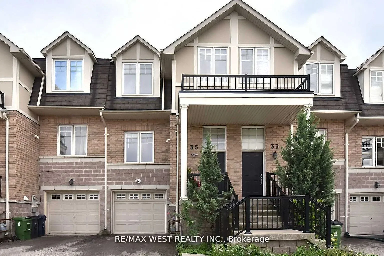 Att/Row/Townhouse in Toronto
