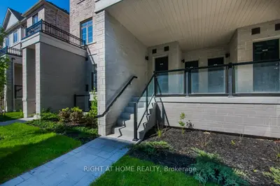 Condo Townhouse in Pickering