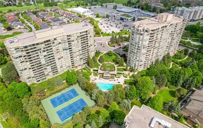 Condo Apartment in Pickering