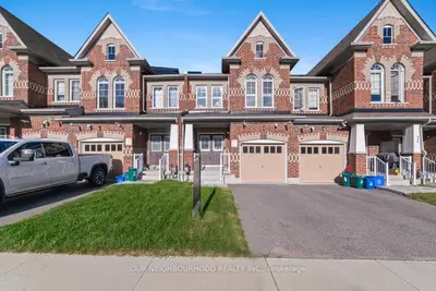 Att/Row/Townhouse in Oshawa