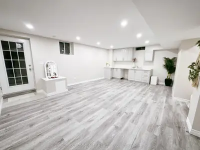 Detached in Whitby