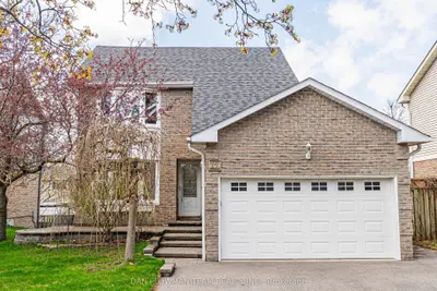 Detached in Whitby