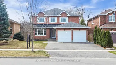 Detached in Oshawa