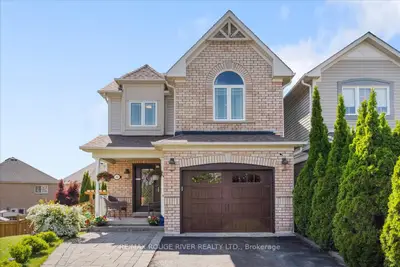Detached in Whitby