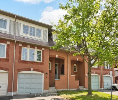 Condo Townhouse in Whitby