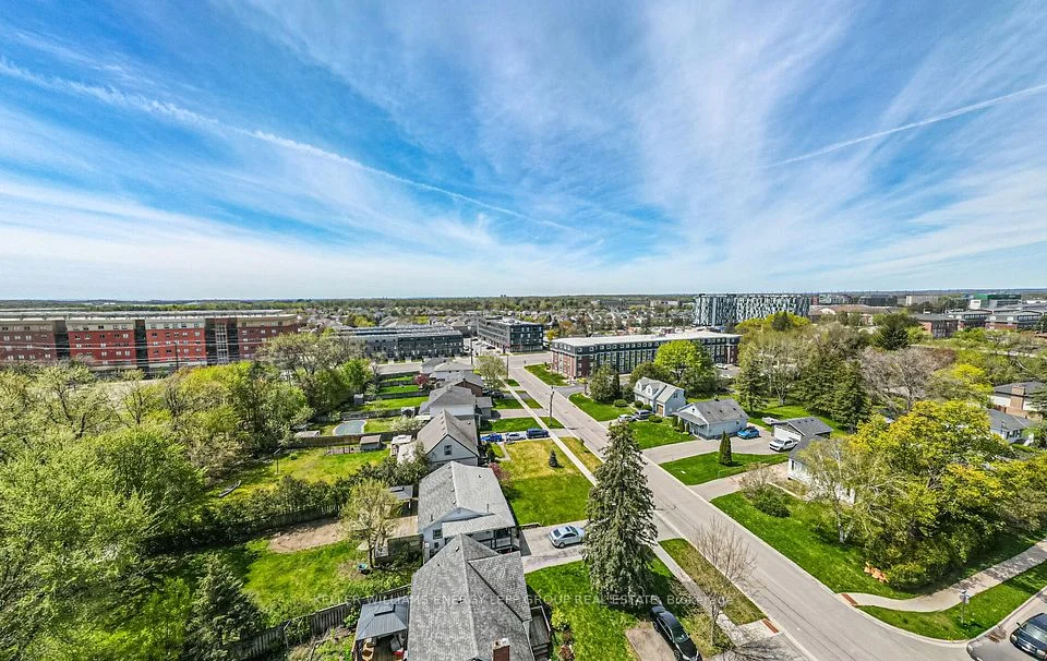 21 Eastwood Avenue N, Oshawa, ON L1G 3Y5