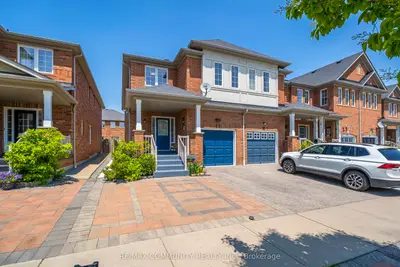 Att/Row/Townhouse in Ajax