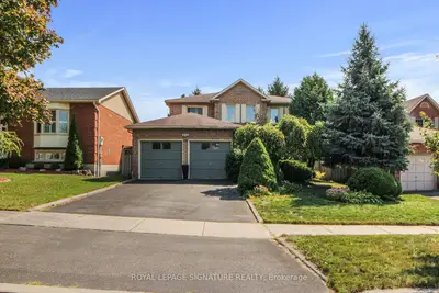 Detached in Whitby