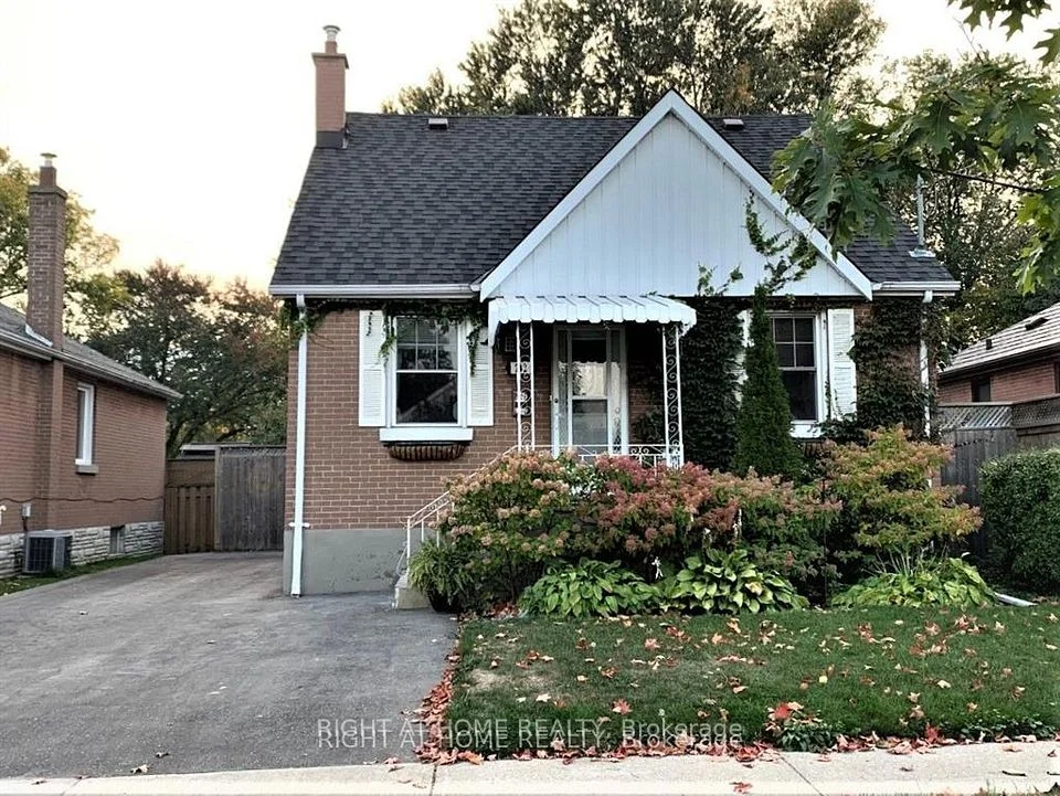 242 Cadillac Avenue S, Oshawa, ON L1H 5Z7