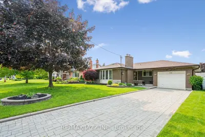 Detached in Oshawa