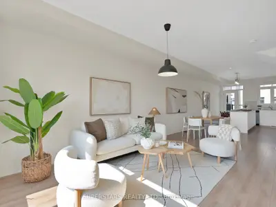 Att/Row/Townhouse in Whitby
