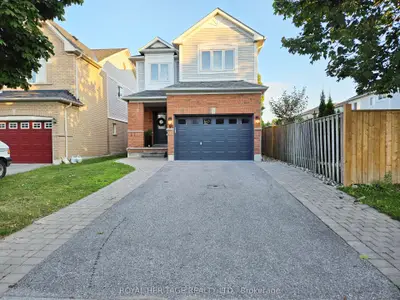 Detached in Whitby