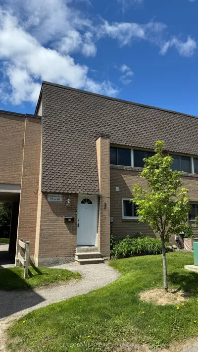 Condo Townhouse in Pickering