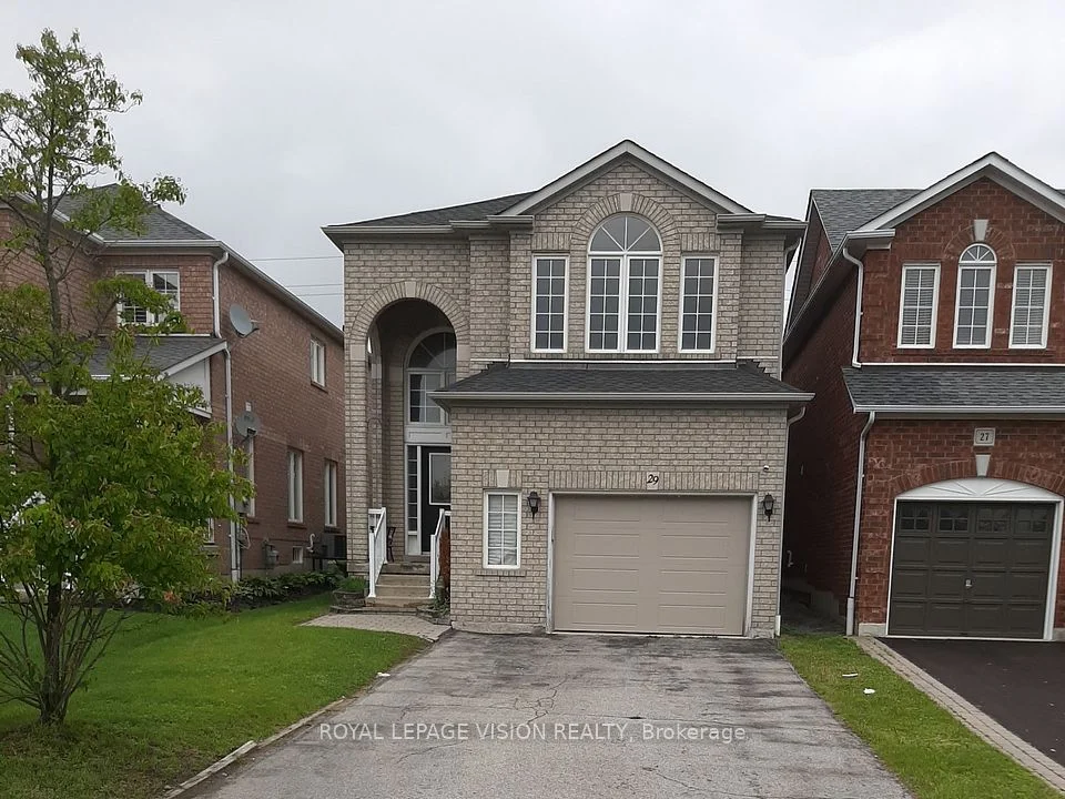 29 Tracey Court, Whitby, ON L1R 3R3