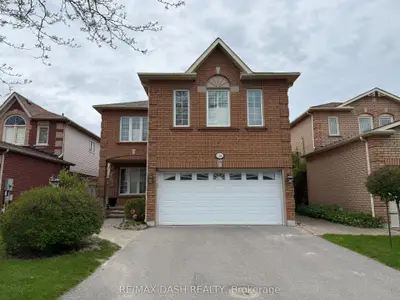 Detached in Whitby