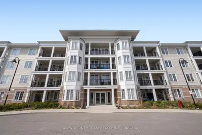 Condo Apartment in Clarington