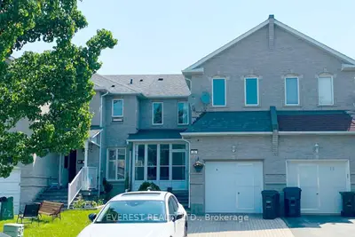 Att/Row/Townhouse in Toronto