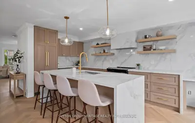 Att/Row/Townhouse in Whitby