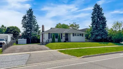 Detached in Oshawa
