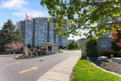 Condo Apartment in Pickering