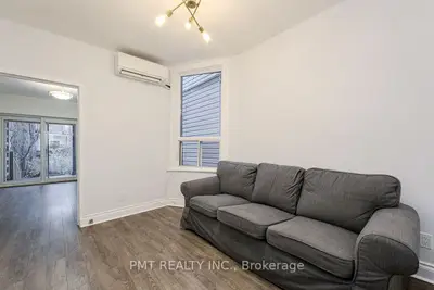 Att/Row/Townhouse in Toronto