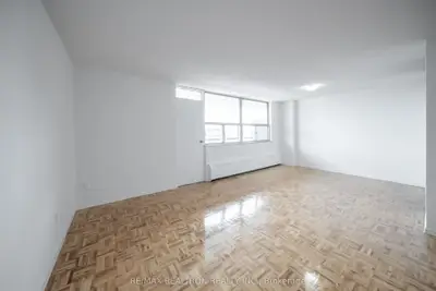 5 Glamorgan Avenue 909, Toronto E04, On M1p 4p1