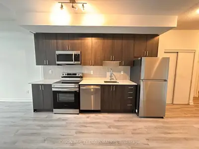 Condo Apartment in Pickering