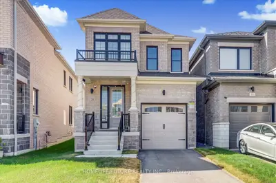 Detached in Whitby