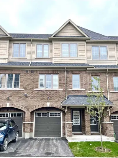Att/Row/Townhouse in Oshawa