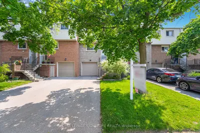 Condo Townhouse in Pickering