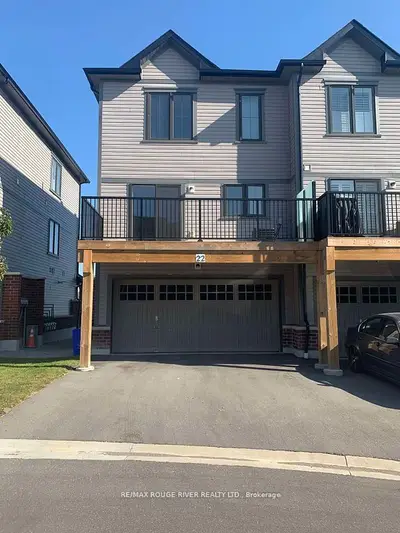 Condo Townhouse in Clarington