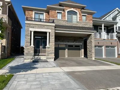 Detached in Whitby