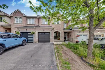 Att/Row/Townhouse in Ajax