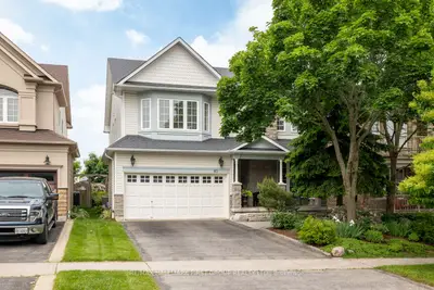Detached in Whitby